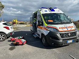 Investito da un'auto pirata mentre era a piedi: giovane acese in fin di vita