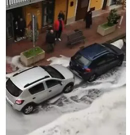 Maltempo, impressionante a Scaletta Zanclea: l'acqua del mare invade le strade