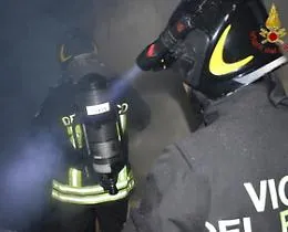 Sei auto in fiamme in un residence a Palermo
