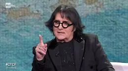 Renato Zero: &laquo;Trasgressione a Sanremo? Va bene il look, ma ci vuole anche spessore artistico&raquo;