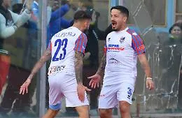 E' un Catania da record. &laquo;Ma il campionato non &egrave; finito&raquo;. E la squadra perde il trequartista Sarno per la rottura del crociato