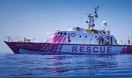 Migranti, nave finanziata da Banksy in stato di fermo a Lampedusa
