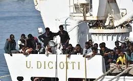Non pi&ugrave; Reggio Calabria, Nave Diciotti con 600 migranti a bordo verso Catania o Augusta