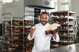 La colomba di solidariet&agrave; dello chef Natale Giunta: con il Rotary per i senzatetto