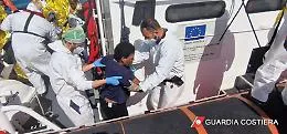 Barchino con 38 migranti affonda, tutti salvi ma si &egrave; sfiorata un'altra Cutro