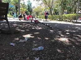 Catania, rifiuti alla Villa Bellini