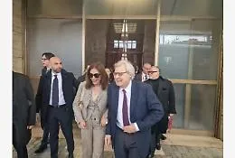 Santanch&egrave; e Sgarbi, viaggio nella Valle dei Templi sul treno storico