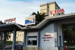 Tensione a Caltanissetta: ospite del Cpr fugge dall'ospedale Sant'Elia, due carabinieri feriti