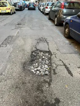 Catania: strade impraticabili per assenza di manutenzione