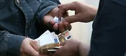 Nel Messinese giovane pusher denuncia minacce di morte per un debito di droga: un palermitano ai domiciliari 