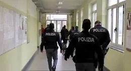 Piazza Armerina, a scuola c'&egrave; un incontro sulla legalizzazione della cannabis e irrompe la polizia: &egrave; polemica