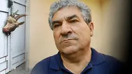 Testa di capretto, 2 proiettili e una lettera di minacce davanti casa dell'ex sindaco di Aci Catena Ascenzio Maesano