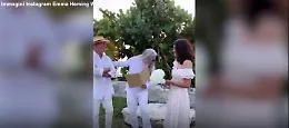 Bruce Willis, la moglie pubblica video del decimo anniversario di matrimonio