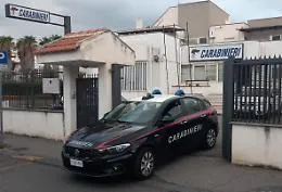 Giardini Naxos: tenta di strangolare la moglie con il cavo di un cellulare, arrestato