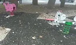 Catania: parco giochi pericoloso e degradato