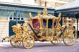 Carlo III e l'incoronazione: ecco il percorso e la carrozza (con l'aria condizionata)