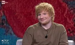 Ed Sheeran scherza da Fabio Fazio: &laquo;Ho venduto pi&ugrave; biglietti di Elton John&raquo;