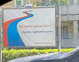 Nella Via Crucis della Circonvallazione spuntano nuovi manifesti. Elettorali?