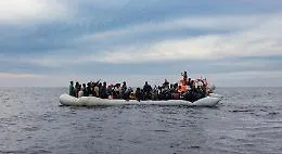 Lampedusa, gli sbarchi non si fermano mai: in 36 ore arrivati 1500 migranti