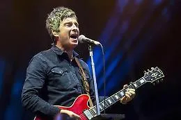 Noel Gallagher presenta i suoi "Council Skies"
