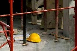 Operaio cade da una impalcatura e muore nel Messinese