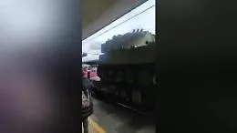 Udine, alla stazione passa il treno carico di obici semoventi: vanno verso Est