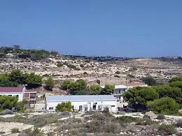 Nuovo sbarco autonomo a Lampedusa: quindici migranti rintracciati in centro dai carabinieri