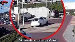 Catania, ecco come si ruba un'auto in 20 secondi