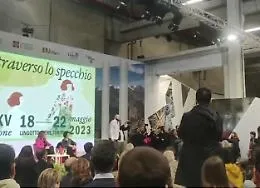 Salone del Libro, attiviste pro aborto contestano ministra Roccella&nbsp;