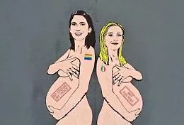 Schlein e Meloni nude e incinte: il murale di AleXandro Palombo a Milano&nbsp;