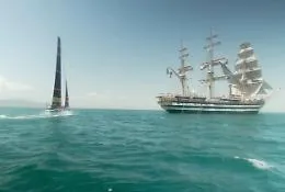 Luna Rossa e Amerigo Vespucci, la "regata" &egrave; uno spettacolo