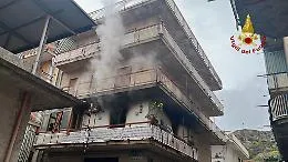 Fiamme in un appartamento di Misilmeri: padrona si salva, ma muore il cagnolino