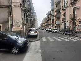 Catania: &laquo;Comodi parcheggi sui marciapiedi&raquo;