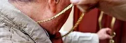 Scippano la collana a una 85enne, madre e figlia arrestate a Caltanissetta