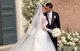 Chiara Nasti, tre abiti da sogno per il s&igrave; a Mattia Zaccagni