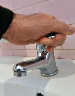Acqua a singhiozzo in diversi paesi etnei