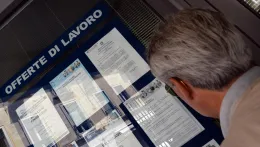 L'Italia del lavoro spaccata in due: al nord 27 giorni in pi&ugrave; e salari medi il 36% pi&ugrave; alti