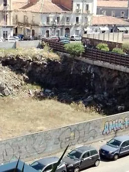 Catania: &laquo;Le fosse della vergogna&raquo; nel centro della citt&agrave;