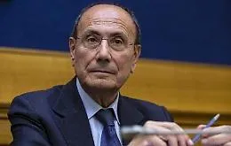 Caro voli, Schifani all&rsquo;ad di Ryanair: &laquo;Spazzatura &egrave; vessare i siciliani con prezzi esorbitanti&raquo;