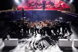 Siracusa: Odissea all'aeroporto, successo per l'Ulisse pop e classico di Peparini