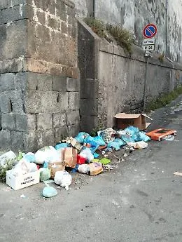 Sempre pi&ugrave; sporca la Catania turistica