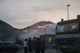 Palermo, diossina nell'aria dopo il rogo della discarica di Bellolampo. L'Arpa: "Il problema &egrave; la catena alimentare"