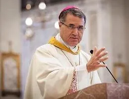 Critiche dei commercianti su cresime e comunioni, l'arcivescovo tira dritto: "La fede viene prima del profitto"