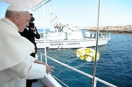 Il Papa: "Le stragi in mare la vergogna della societ&agrave;"