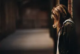 L'incubo di Simona: &laquo;Il mio stalker &egrave; tornato libero. Devo aspettare che mi uccida?&raquo;