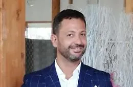 Il bell'Orazio, netturbino con la laurea &laquo;Amo la strada, scelta di vita&raquo;