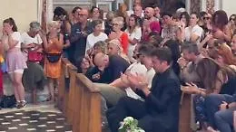 Le lacrime di Roberto Saviano ai funerali di Michela Murgia nella Chiesa degli Artisti, a Roma