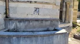 Catania: fontanelle del cimitero a secco