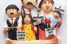 La Regione non ci sta: &laquo;Basta gadget di "mafia" sui traghetti&raquo;
