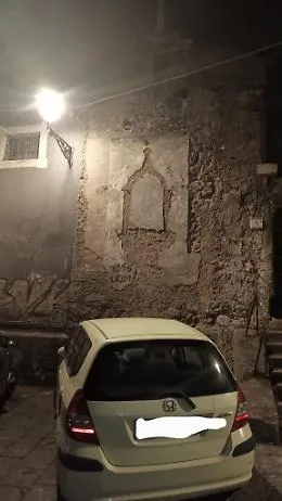 Catania: quel che resta dell'edicola votiva